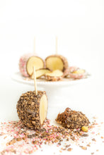 Load image into Gallery viewer, Heath Bar Caramel Apple
